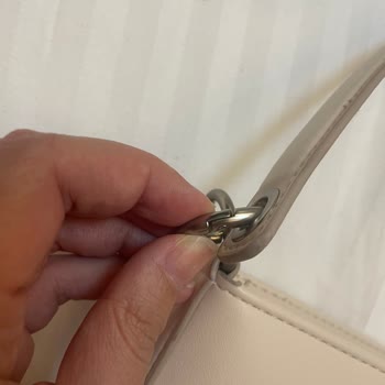 Calvin Klein Çanta: Sürekli Vida Sorunu Ve Kullanılamaz Durum