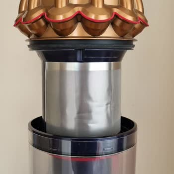 Dyson Süpürgede Hazne Eğilmesi Ve Bükülme Sorunu