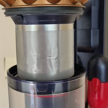 Dyson Süpürgede Hazne Eğilmesi Ve Bükülme Sorunu