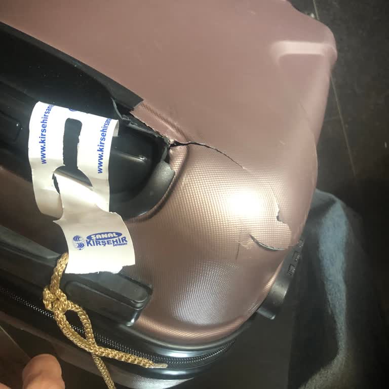 Valiz Hasarı Ve İlgisiz Müşteri Hizmeti