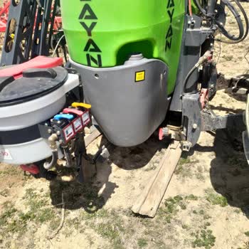 Parlayan Tarım Makine Ayakta Duramıyor, Dizayn Hatası Var!