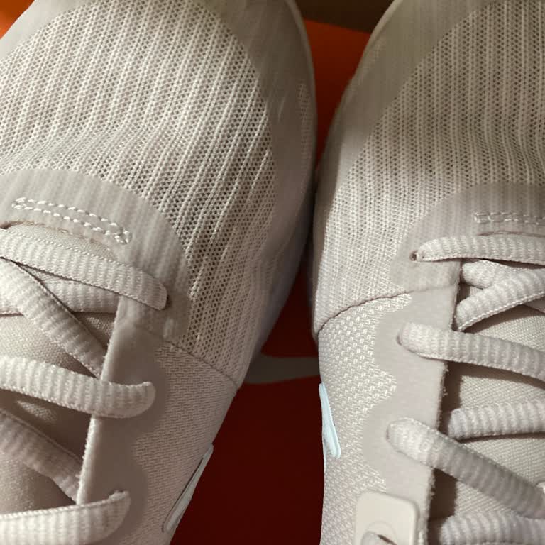 Sportive Ayakkabıda Defo Ve Farklı Dikiş Yapısı