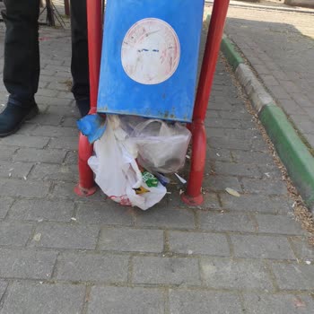 Parkta Güvenlik Ve Hijyen Eksiklikleri Çocukları Tehlikeye Atıyor