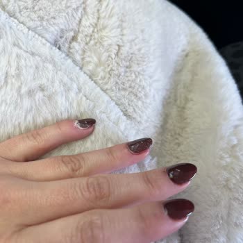 Kalıcı Oje Randevusu Kabusa Döndü: Kanama Ve İlgisizlik