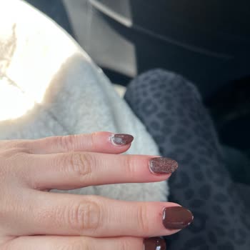 Kalıcı Oje Randevusu Kabusa Döndü: Kanama Ve İlgisizlik