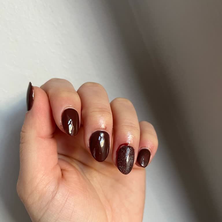 Kalıcı Oje Randevusu Kabusa Döndü: Kanama Ve İlgisizlik