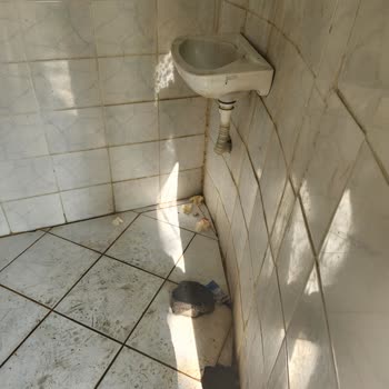 Gençlik Parkı Tuvaletleri Hâlâ Pis Ve İlgisiz