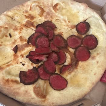 Yanmış Sucuk Ve İlgisiz Hizmet