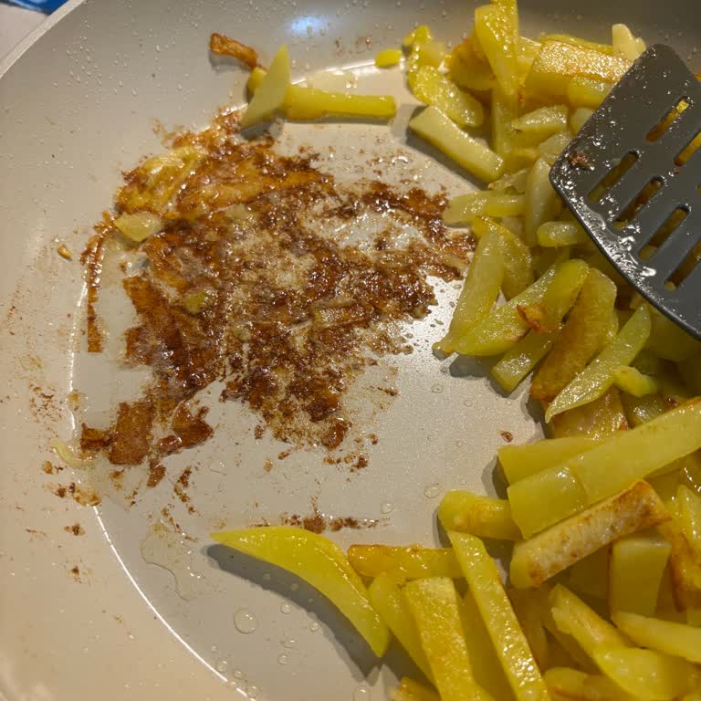 Karaca'nın Yanmaz Yapışmaz Tavası Hayal Kırıklığı Yarattı