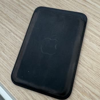 İPhone Magsafe Cüzdanın Hızla Solması