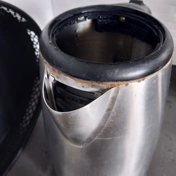 Paslanan Çay Makinesi Ve Yetersiz Servis Hizmeti