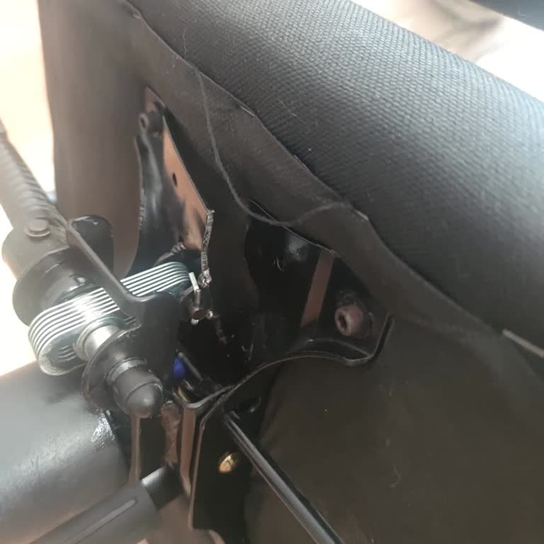 Kırılan Sandalye Demiri İçin Yedek Parça Arayışı