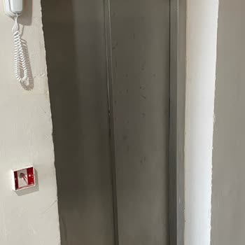 Asansör Sorunu: 6. Katta Mahsur Kalanlar