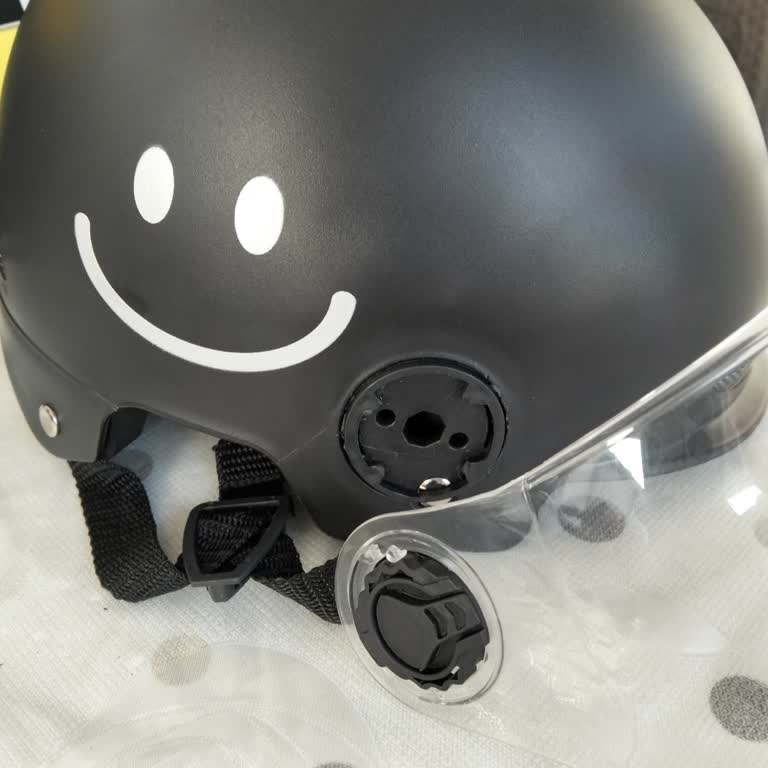 Kırılan Kask Aparatı Ve Yetersiz Müşteri Hizmetleri