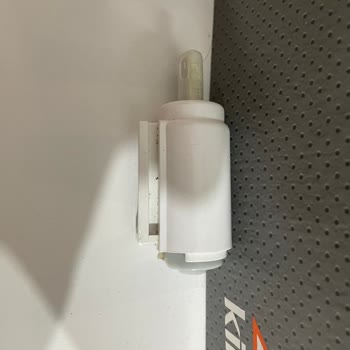 Klozet Kapağı Menteşesi Kırıldı, Yedek Parça Bulunamıyor