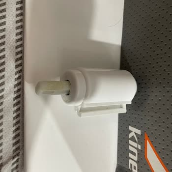 Klozet Kapağı Menteşesi Kırıldı, Yedek Parça Bulunamıyor