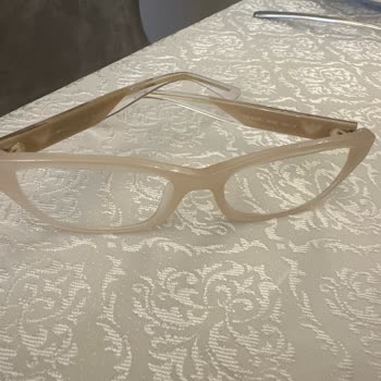 Armani Gözlüklerde Şaşırtıcı Hızda Deformasyon