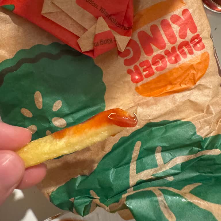 Burger King Siparişimde Şok: Patatesin Üzerinde Zımba Teli