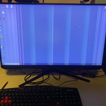 Samsung Odyssey G3 Monitörde Aniden Beliren Yatay Çizgiler