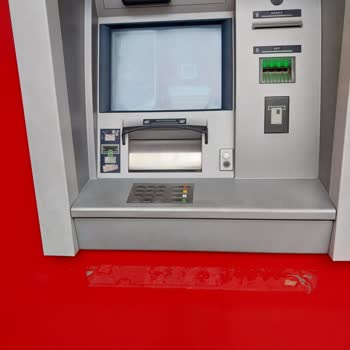 Akbank ATM'sinde Sıkışan Para Ve İlgisiz Müşteri Hizmetleri