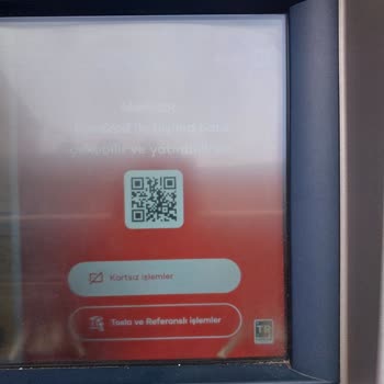 Akbank ATM'sinde Sıkışan Para Ve İlgisiz Müşteri Hizmetleri