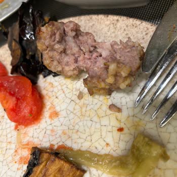 Tatsız Yemek Ve Mide Bulandıran Etler