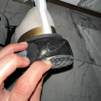 Kaliteli Marka Nike Ayakkabıda Beklenmedik Sorunlar Ve Mağaza İlgisizliği