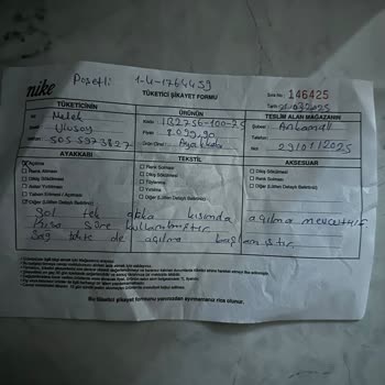 Kaliteli Marka Nike Ayakkabıda Beklenmedik Sorunlar Ve Mağaza İlgisizliği