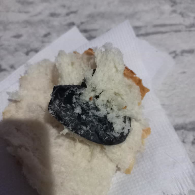 Ekmekten Çıkan Eldiven: Hijyen Skandalı