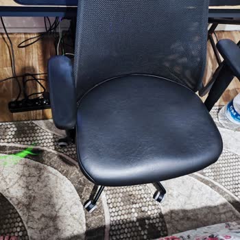 IKEA Sent Me a Chair With Defective Armrest and Missing Screws