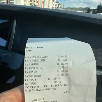 Yemekte İstenmeyen Sürprizler: Saç Sorunu!