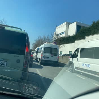 Darüşşafaka Caddesi'nde Trafik Çilesi