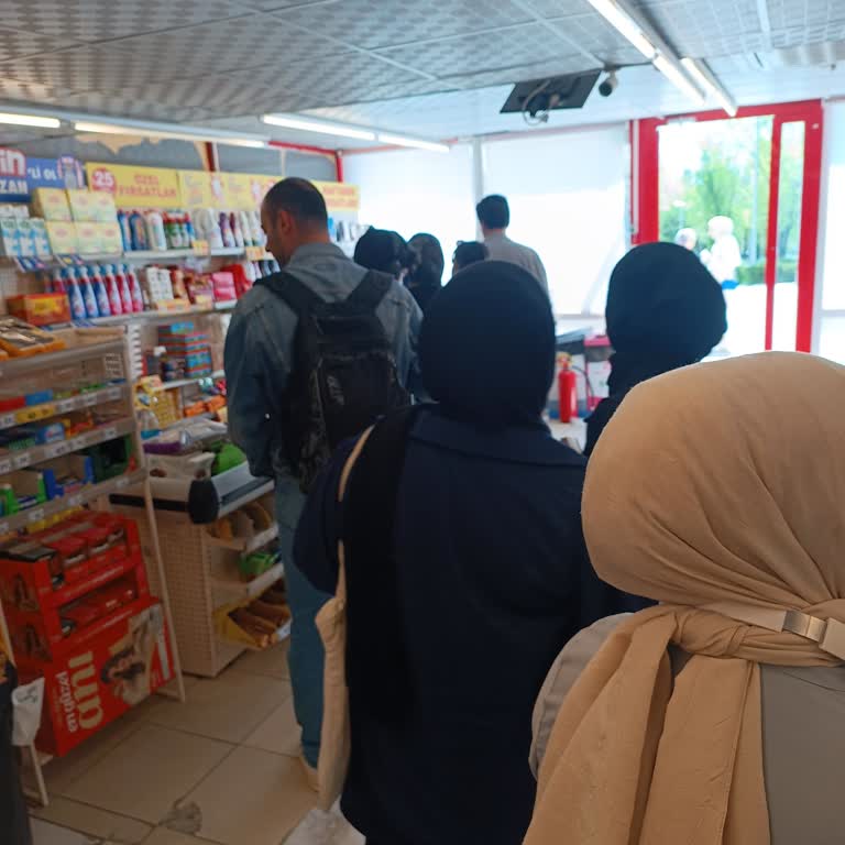 Market Kasa Sırasında Bekleme Çilesi