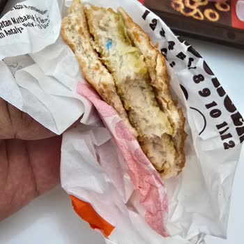 Burger Menüde Eldiven Parçası Şoku