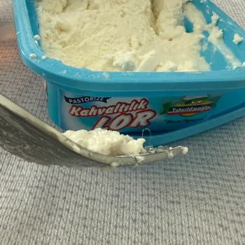 Kahvaltılık Lor Peynirinde Plastik İp Şoku