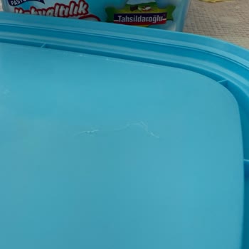 Kahvaltılık Lor Peynirinde Plastik İp Şoku