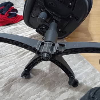 Koçtaş Sandalyesi Güvenilir Değil: Kırılan Ayaklar