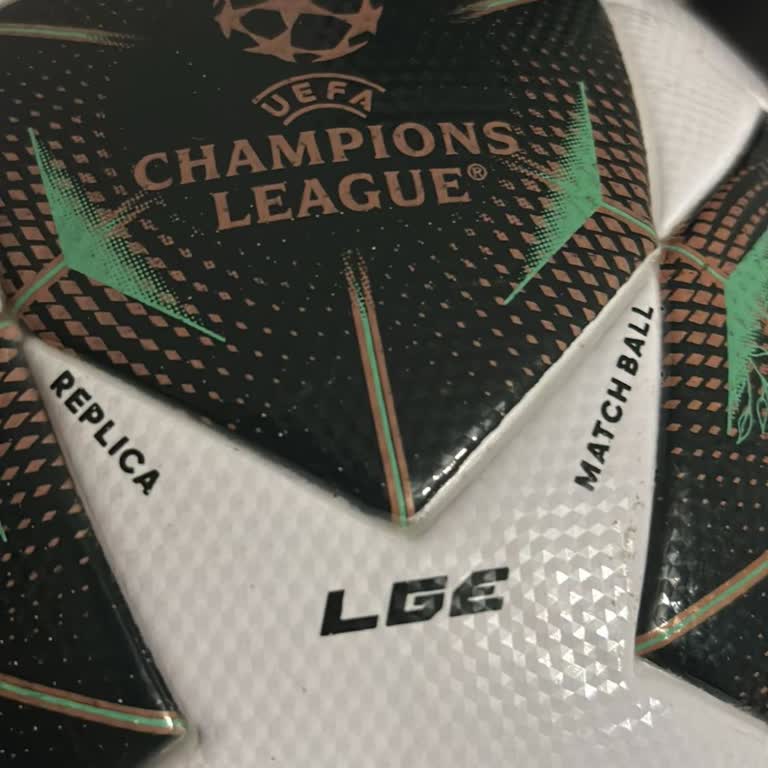 Adidas'tan Gelen Hayal Kırıklığı: Replika Futbol Topu
