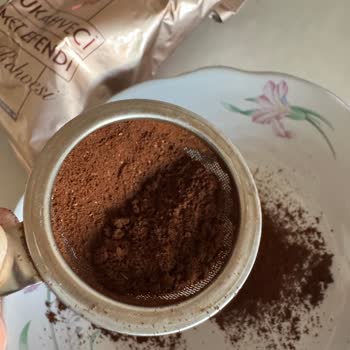 Kahve İçinde Belirsiz Parçacıklar