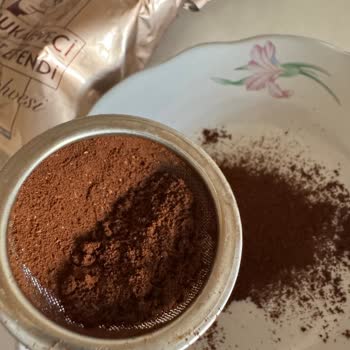 Kahve İçinde Belirsiz Parçacıklar