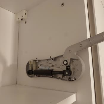 Mutfak Dolabı Kapağındaki Arızalı Pistonlar Mağduriyet Yaratıyor