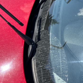 BMW 116d Ön Cam Fitilinin Taşlaşması Ve Su Alma Sorunu Mağduriyet Yaratıyor