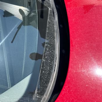 BMW 116d Ön Cam Fitilinin Taşlaşması Ve Su Alma Sorunu Mağduriyet Yaratıyor