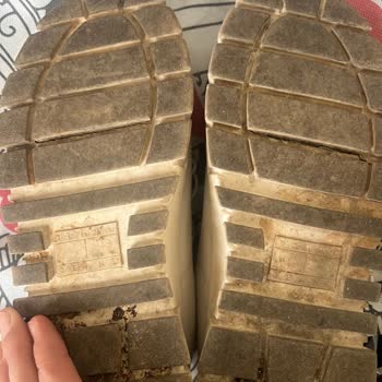 Tommy Hilfiger Sneaker Tabanı Kısa Sürede Yırtıldı, Çözüm Sunulmadı