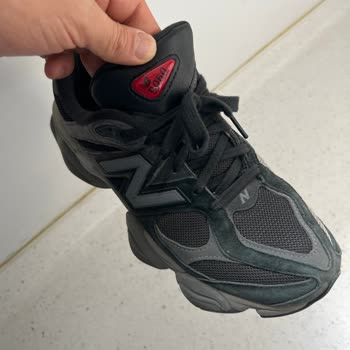 New Balance U9060BLK Modelinde Domuz Derisi Kullanılması Şaşkınlığı