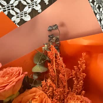 Solmuş Ve Çürümüş Çiçekler, İlgisiz Müşteri Hizmeti