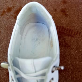 Aldığım Sneakerın Tabanı Çöktü, İade Süreci Hayal Kırıklığı Yarattı