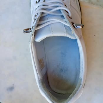 Aldığım Sneakerın Tabanı Çöktü, İade Süreci Hayal Kırıklığı Yarattı