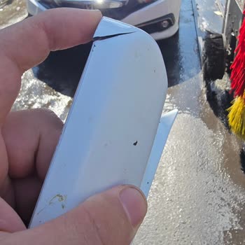 Otomatik Araç Yıkama Makinesi Dikiz Aynası Kapağımı Kırdı, Mağduriyetim Giderilmedi