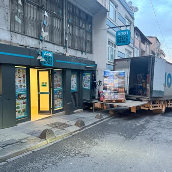 A101 Marketin Mal Kabulü Sırasında Tek Yönlü Caddeyi Kapatarak Trafik Mağduriyeti Oluşturması